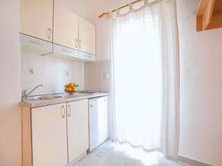 Апартаменты Guest House Ana Петровац Трехместный номер-студио с балконом-3